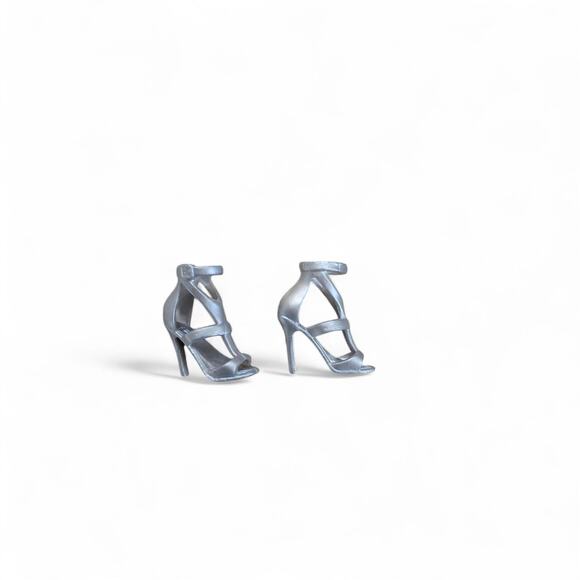 2022 Curvy Signature Barbie Looks #12 Doll Metallic Silver Shoes High Heel HBX95 - Picture 1 of 4